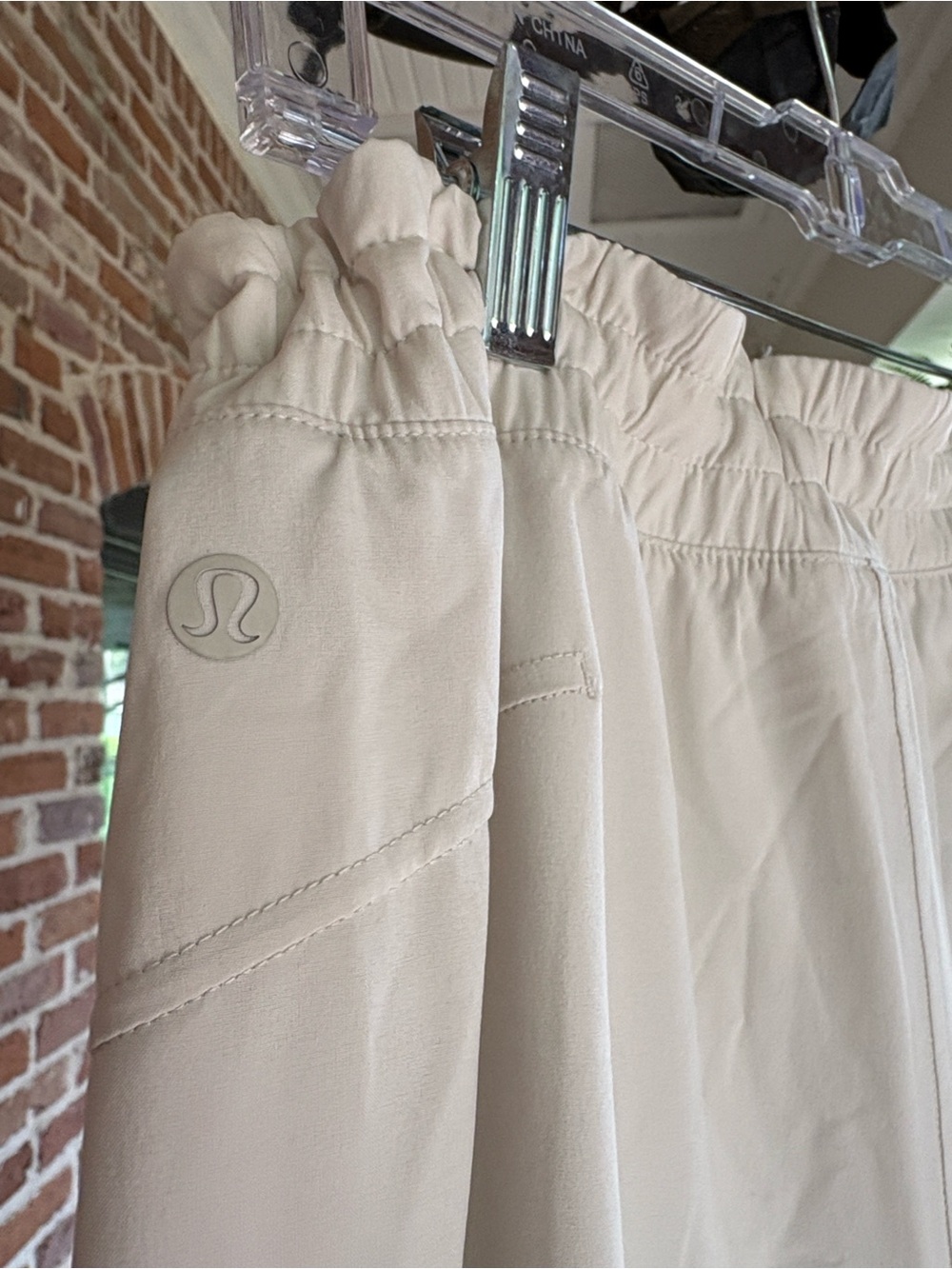Lululemon Swift Mid-Rise Wide-Leg Pant Bone Size 12 EUC Barely Worn - Picture 2 of 11